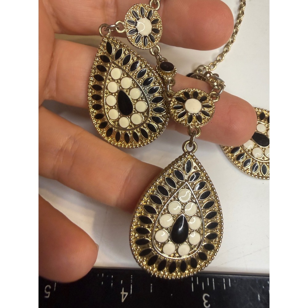 2028 Jewelry Gold Tone Black White Enamel Teardrop Triple Pendant Necklace